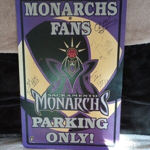 AUTHENTIC AUTOGRAPHED "SACRAMENTO MONARCHS" - WNBA - LICENSED SPORTS SIGN